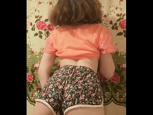 ❤️ Leanbh óg sexy ag baint dá shorts ar cheamara ❤❌ Porn linn ️❤