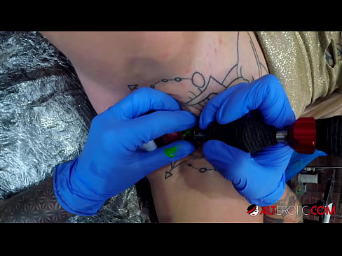 ❤️ An hottie thar a bheith tattooed Sully Savage fuair tattoo ar a clitoris ❤❌ Porn linn ️❤